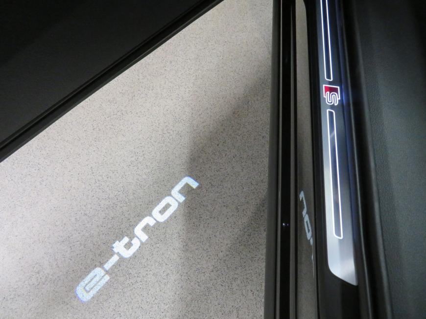 aa Audi Q8 e-tron Sportback S line quattro 55 300kW