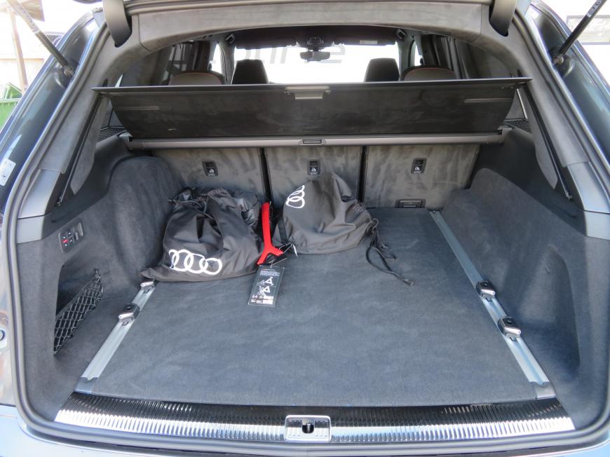 aa Audi Q7 SUV S line 60 TFSI e