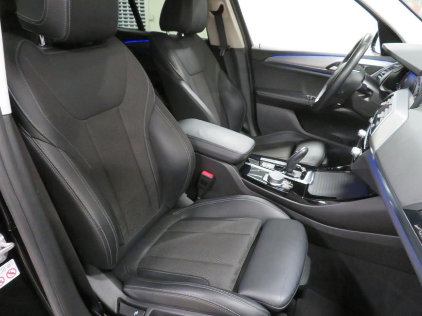 aa BMW X3 xDrive20i