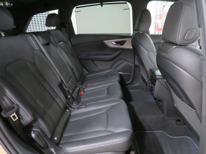 aa Audi Q7 SUV S line 45 TDI