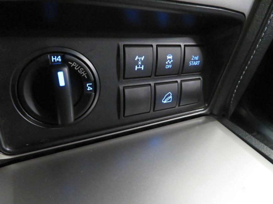 aa Toyota Land Cruiser Executive N1