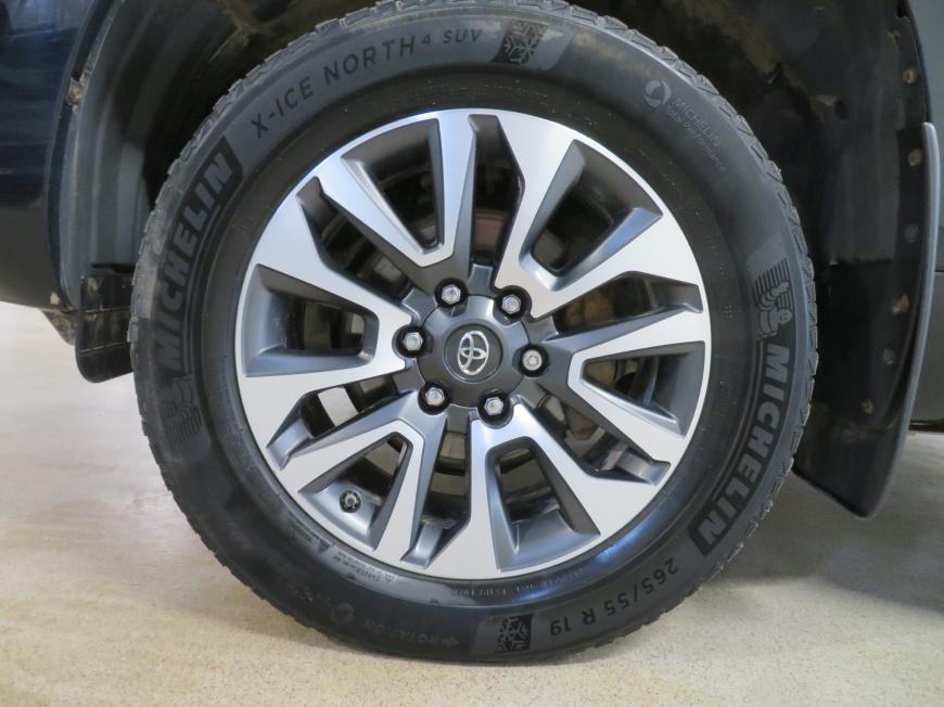 aa Toyota Land Cruiser Executive N1