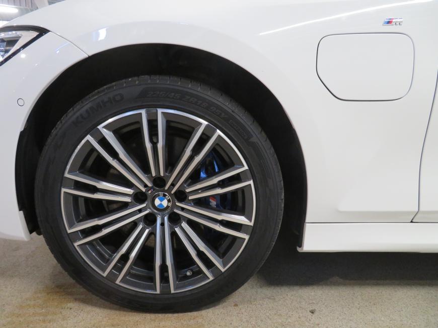 aa BMW 330 e xDrive Touring M-Sportpakett