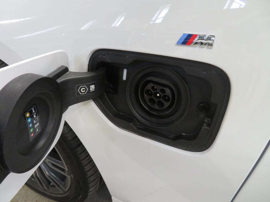 aa BMW 330 e xDrive M-Sportpakett