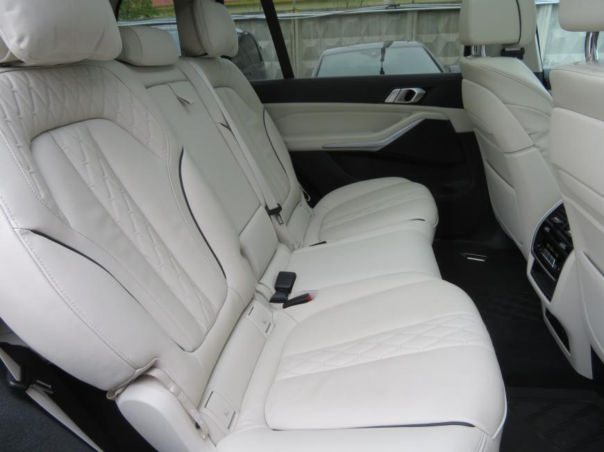 aa BMW X7 xDrive40d