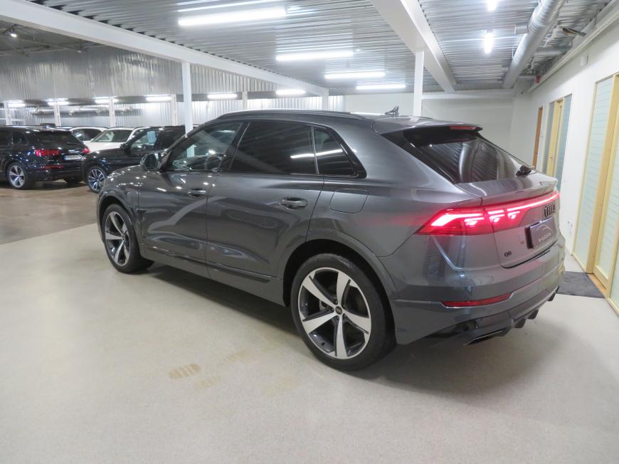 aa Audi Q8 SUV S line 55 TFSI e quattro