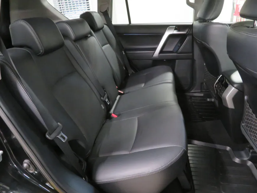 aa Toyota Land Cruiser Executive N1