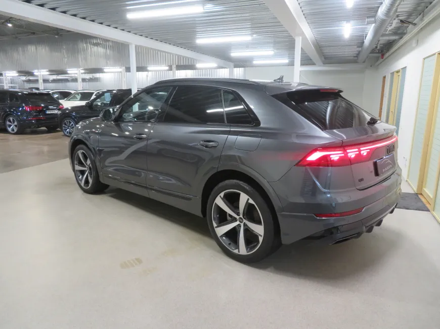 aa Audi Q8 SUV S line 55 TFSI e quattro
