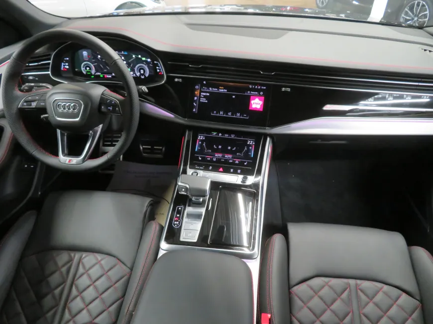 aa Audi Q8 SUV S line 55 TFSI e quattro