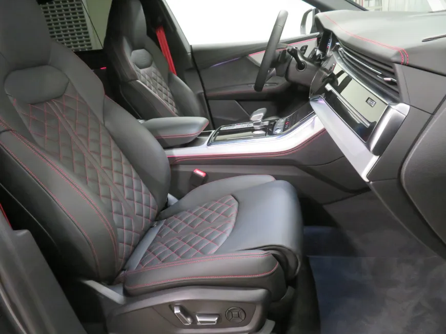 aa Audi Q8 SUV S line 55 TFSI e quattro