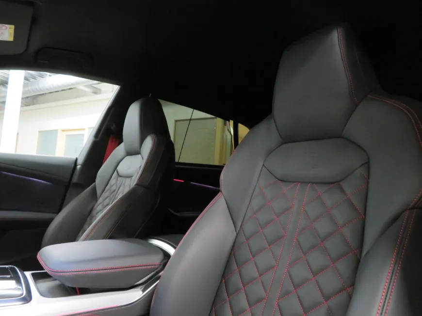 aa Audi Q8 SUV S line 55 TFSI e quattro