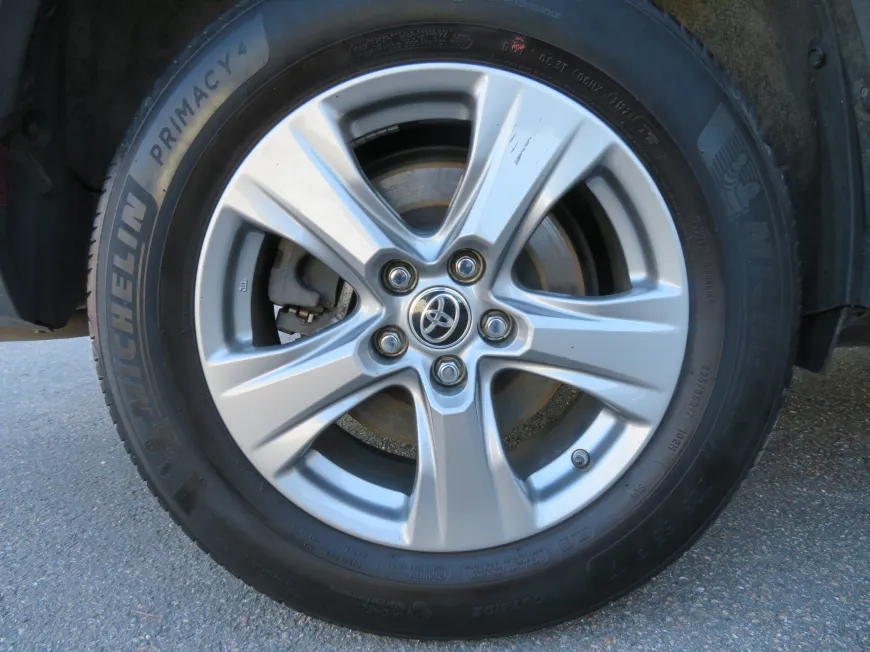 aa Toyota RAV4 Luxury