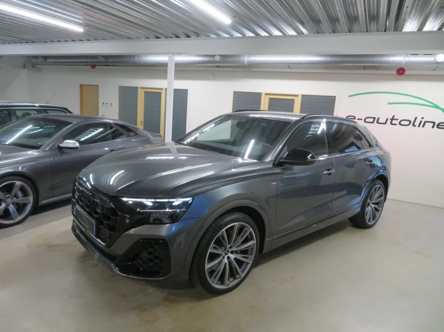 aa Audi Q8 SUV S line 55 TFSI e quattro