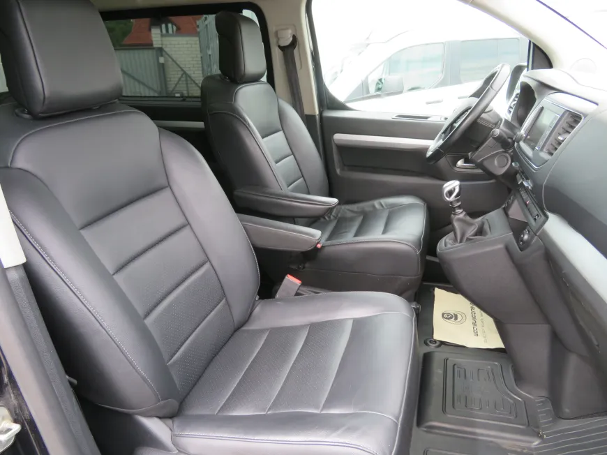 aa Toyota ProAce Verso Long Double side door Executive